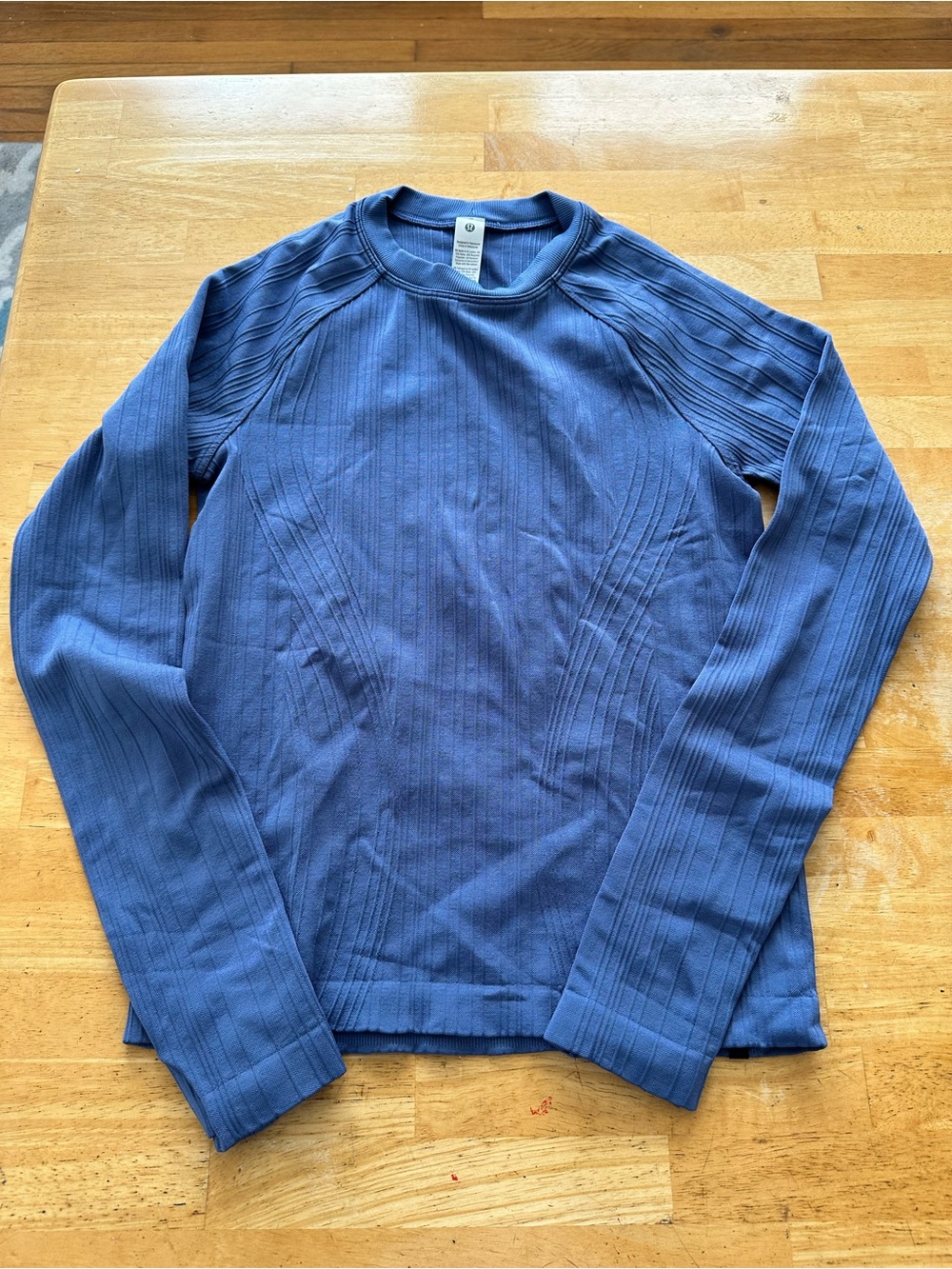 Lululemon long sleeve shirt size 4
